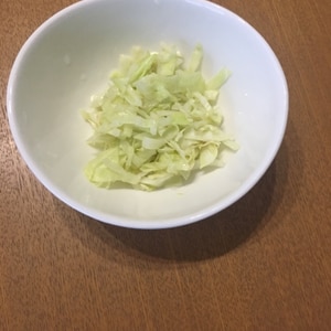 ごま油の千切りキャベツ炒め。